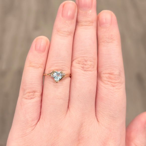 Vintage 10K Yellow Gold Blue Topaz Heart Ring: Diamond Accent, Size 6 - Picture 6 of 9